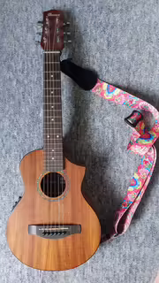 IBANEZ &scaron;estistrunn&eacute; elektroakustick&eacute; kytarov&eacute; ukulele