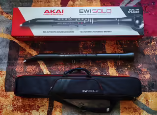Akai EWI Solo + pouzdro + z&aacute;ruka do 4.11.2027