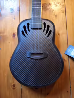 ukulele ručn&iacute; pr&aacute;ce 