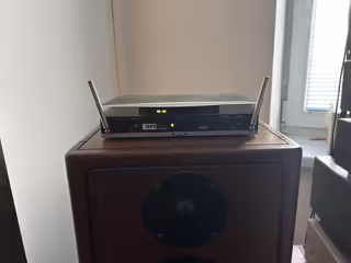 Vys&iacute;lačka AKG SR-80 v&yacute;roba Rakousko