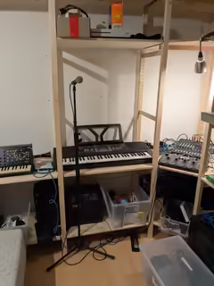Studiov&yacute; n&aacute;bytek - Police dřevěn&eacute; IVAR IKEA