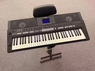 Prod&aacute;m kl&aacute;vesy Yamaha PSR-S650