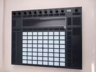 Ableton Push 2 v z&aacute;ruce 