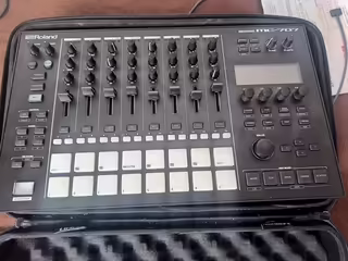 Groove BOX Roland MC 707 ve stavu jako nov&yacute;