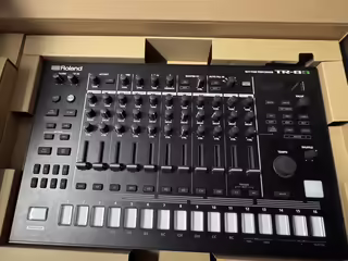Roland TR-8S Rhythm Performer
