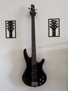 Ibanez GSR200, čern&aacute; aktivn&iacute; baskytara