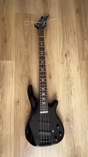 Baskytara JinHo 4strunn&aacute; + obal | Black Gloss | Metal/Rock