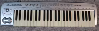 Behringer U-CONTROL UMX49 - vynikaj&iacute;c&iacute; synth mechanika