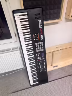 Akai MPK88 midi