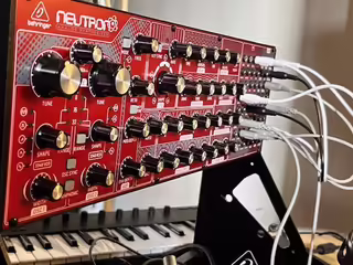 HW syntetizator Behringer Neutron