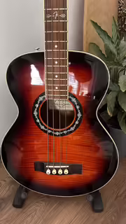 Elektroakustick&aacute; baskytara Fender