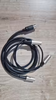 MIDI kabely k multiefektu či jin&eacute;mu zař&iacute;zen&iacute;