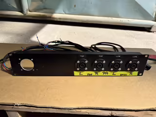 Rackov&yacute; panel - 4x speakon