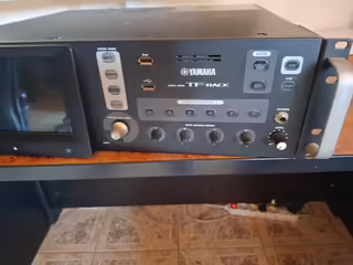 Pred&aacute;m mixpult YAMAHA TF Rack 