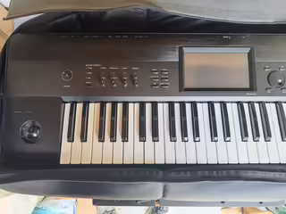 Prod&aacute;m Korg Krome 61