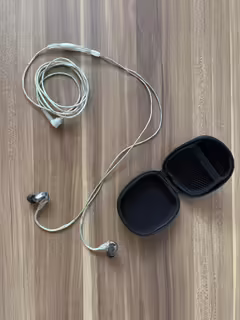 SHURE SE 425 in ear sluch&aacute;tka