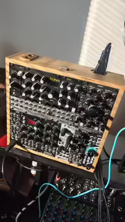 Eurorack modular case, shakmat, erica synths, bastl, kabely