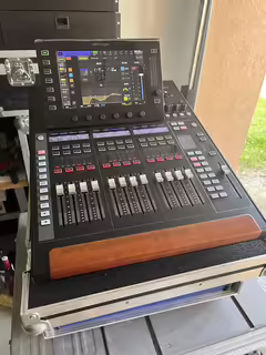 Behringer wing + stageboxy 