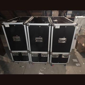 prodám 3 ks CASE  V 106 cm , š 47cm , D 102 cm 