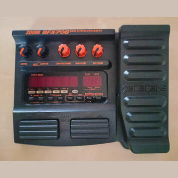 Baskytarový multiefekt Zoom BFX-708