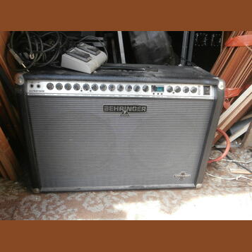 Starší  stereo  kombo ULTRA TWIN GX  212  s repro JENSEN    
