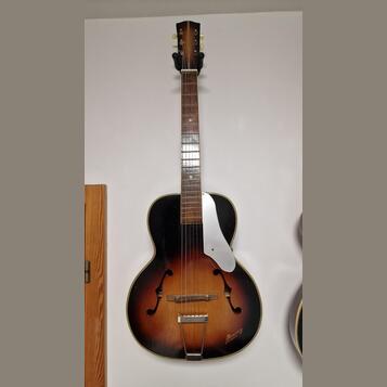 Ibanez Freshman Salvador kolem roku 1950