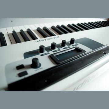 Studiologic Acuna 88 - řídicí MIDI klaviatura
