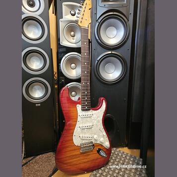 překrásný 1994 Fender Stratocaster Japan Foto flame