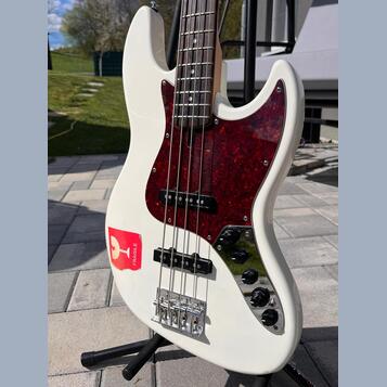 Sire Marcus Miller V3-4 Antique White baskytara + pickguard