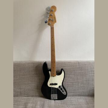 Fender / Schecter Jazz Bass