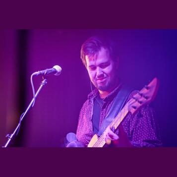 Lekce baskytary / Bass lessons (CZ/EN)