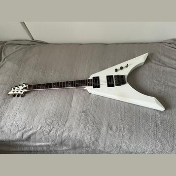 PK Guitars custom "V"- čko