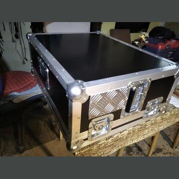 Prodám case na mix Behringer Wing Compact