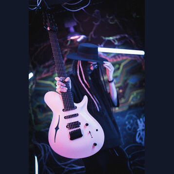 Guitar Lessons in English