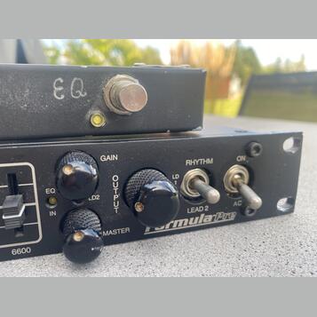MESA BOOGIE FORMULA PRE PREAMP + midi přepínač 