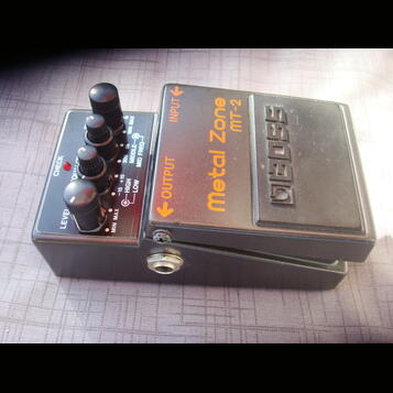 BOSS METAL ZONE