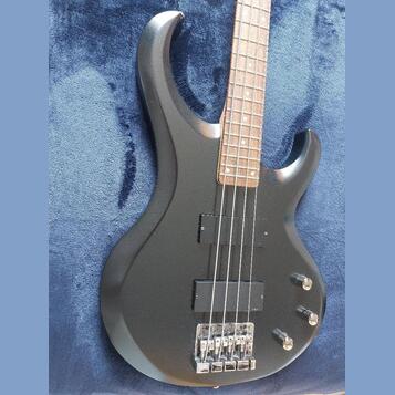 IBANEZ BTB 200  ve velmi dobrém stavu s pouzdrem.