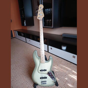 FENDER JAZZ BASS 4 MIM Special Edition