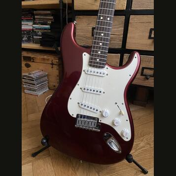 Prodam Fender Stratocaster American Standard
