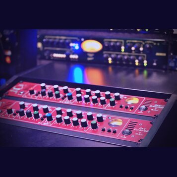 2 x preamp TL-Audio Fat Funker