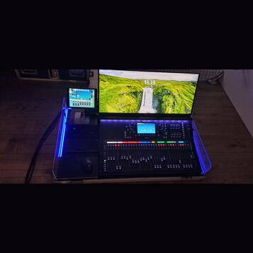 Prodám Allen & Heath SQ7 + příslušenství