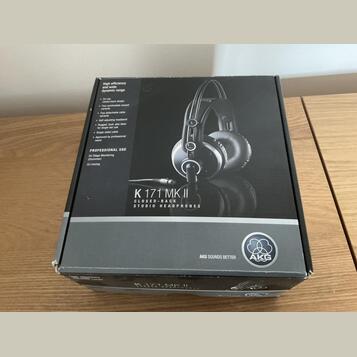 AKG K171 MKII