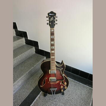 Ibanez AK 85