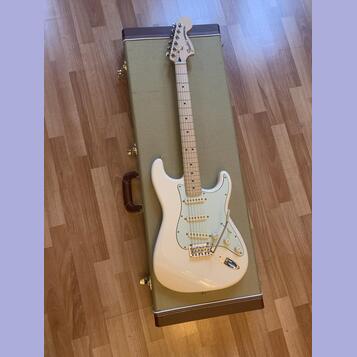 Fender Deluxe Roadhouse Strat + kufr