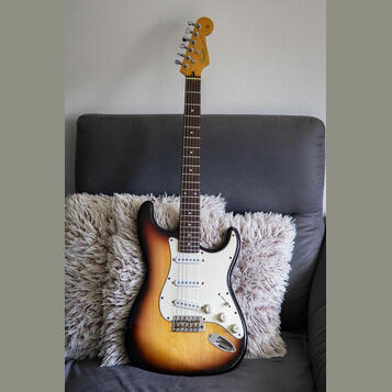 Fender Stratocaster Japan 80s