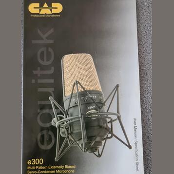 profesionální kondenzátorový mikrofon CAD e300 zlatý