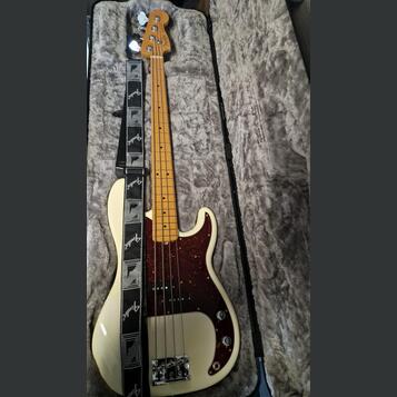 Fender USA Baskytara 