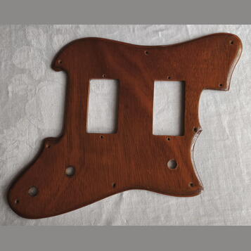 Dřevěný pickguard na kytaru Resonet Grazioso II