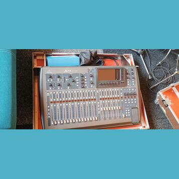 Behringer X32 + case