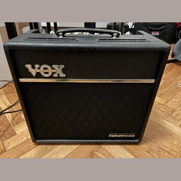 Vox Valvetronix VT40+ 40-Watt 1x10 Modeling Guitar Combo 201